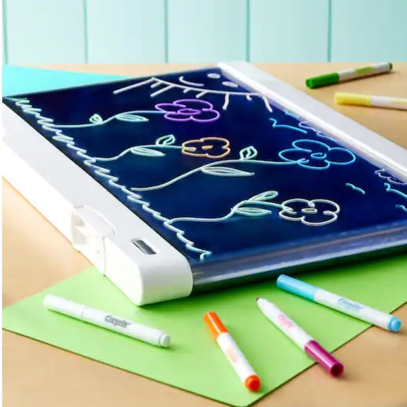 NEW Crayola Ultimate Light Board with 3 light FX Mode Reusable Traceable Surface - Picture 2 of 3